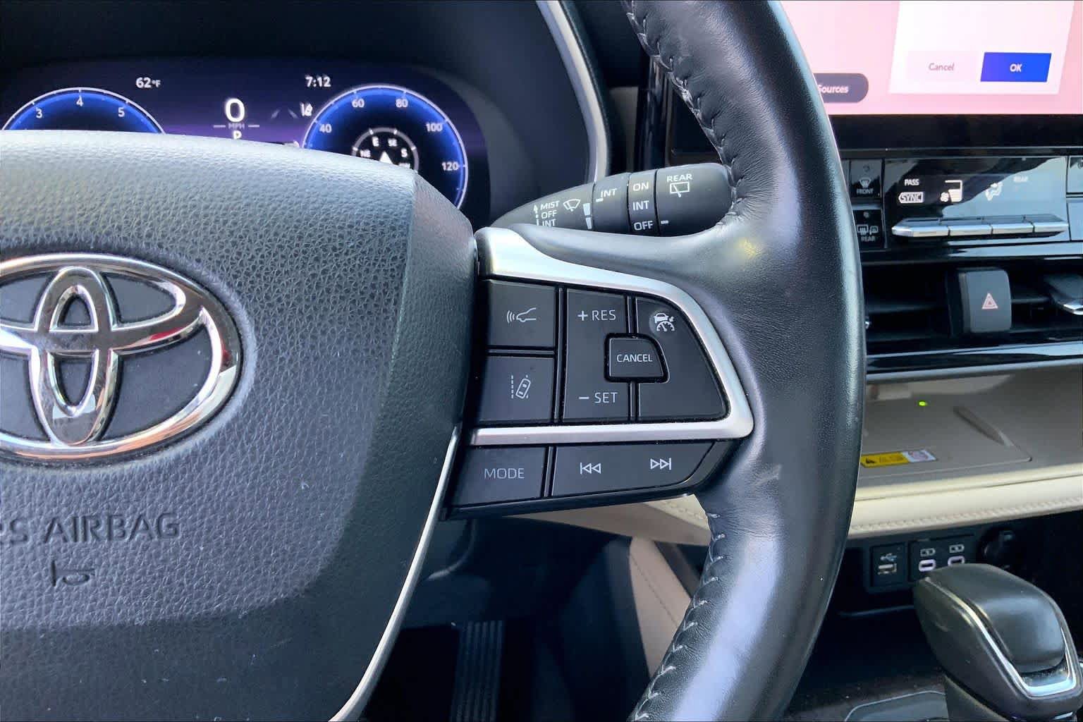 Used 2023 Toyota Highlander Limited FWD image 24