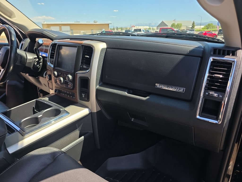 Used 2015 RAM 2500 Laramie w/ Black Appearance Group AWD/4WD image 32