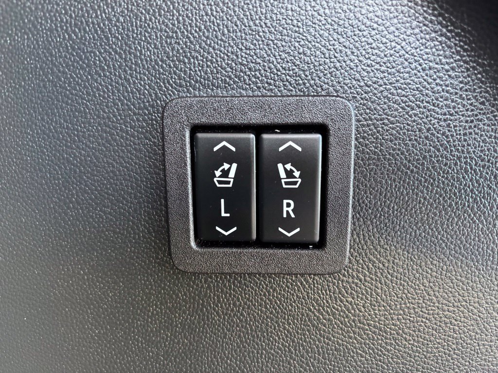Used 2024 Buick Enclave Avenir AWD/4WD image 6