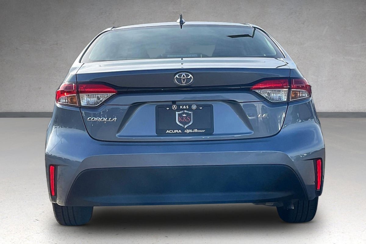 Used 2025 Toyota Corolla LE FWD image 4