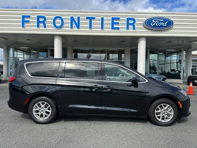 Used 2022 Chrysler Voyager LX FWD image 1
