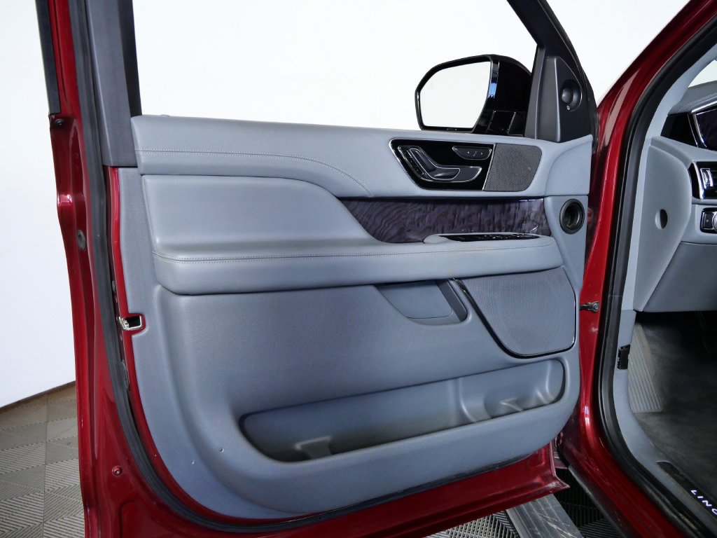 Used 2019 Lincoln Navigator Select w/ Technology Package AWD/4WD image 15