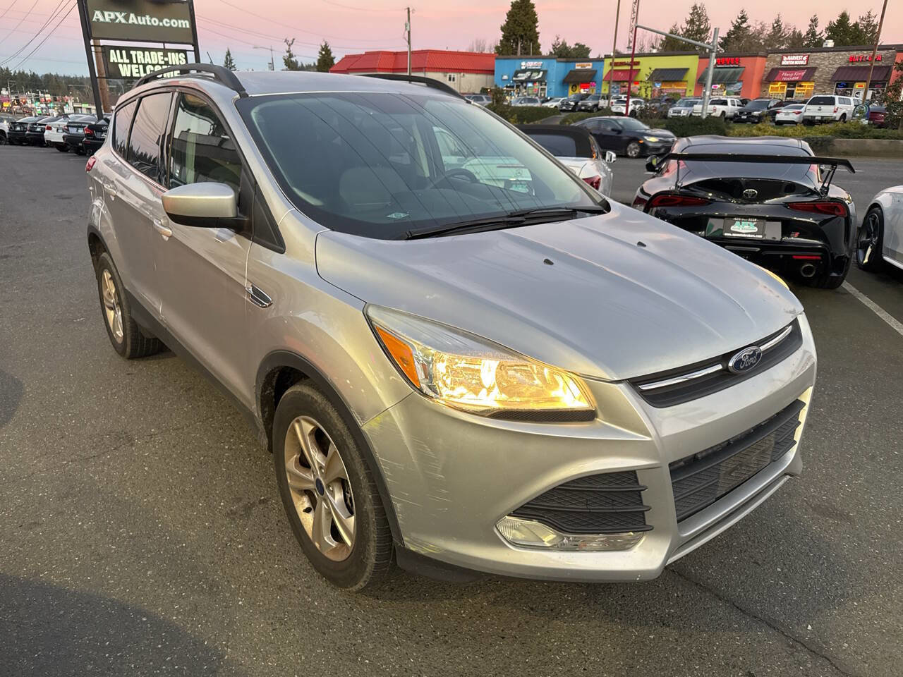 Used 2015 Ford Escape SE w/ Equipment Group 201A image 4