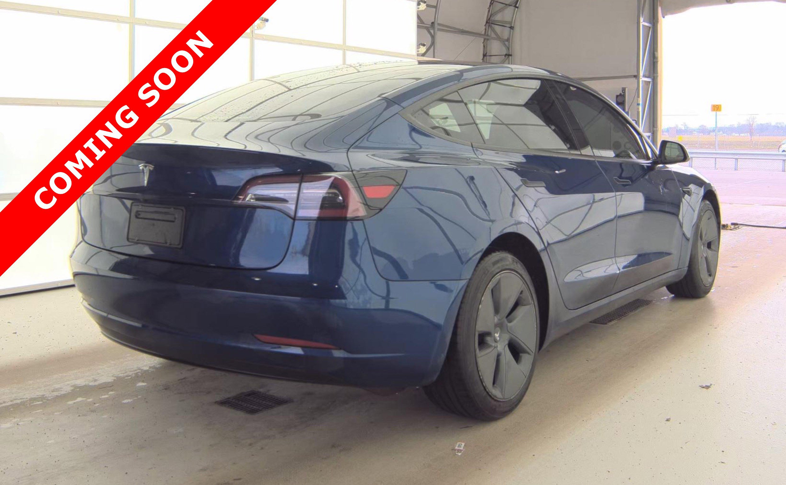 Used 2023 Tesla Model 3 Standard Range image 4