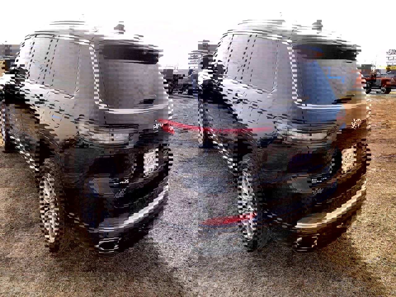 Used 2023 Jeep Grand Cherokee L Summit w/ Advanced Protech Group IV image 4