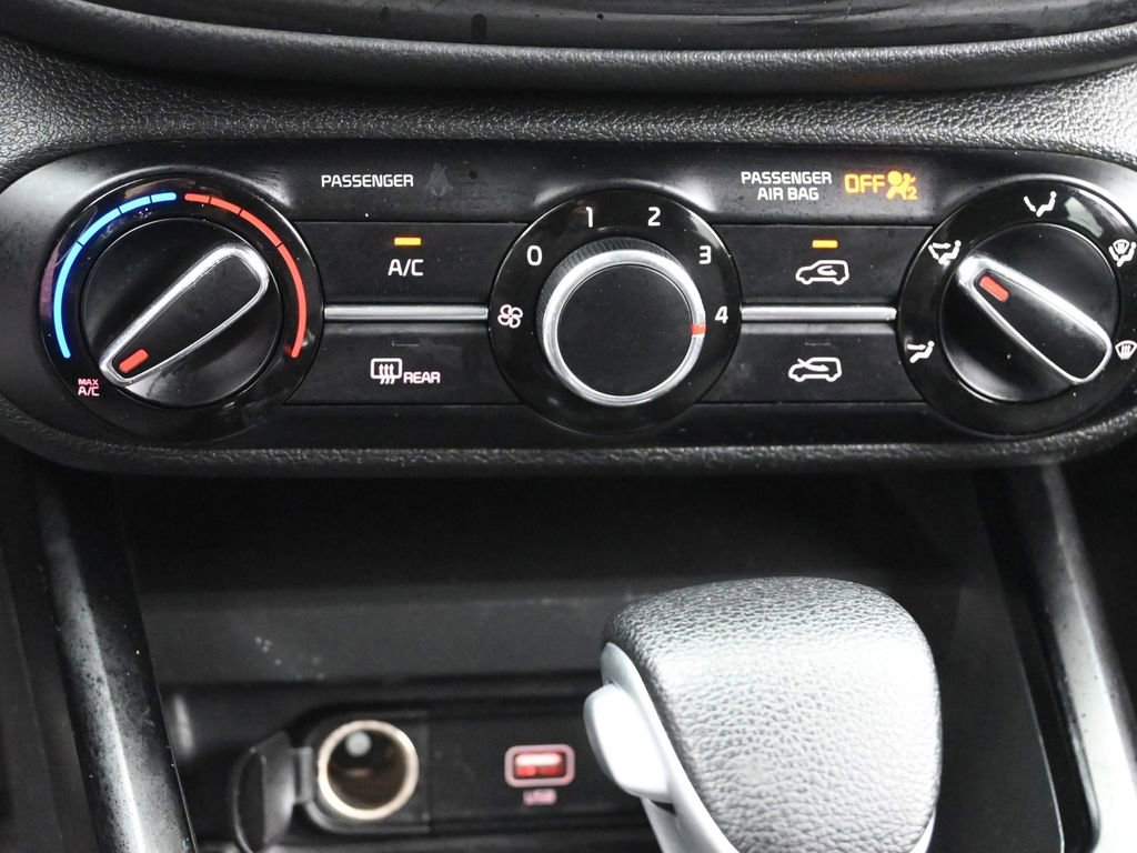 Used 2022 Kia Soul LX image 19