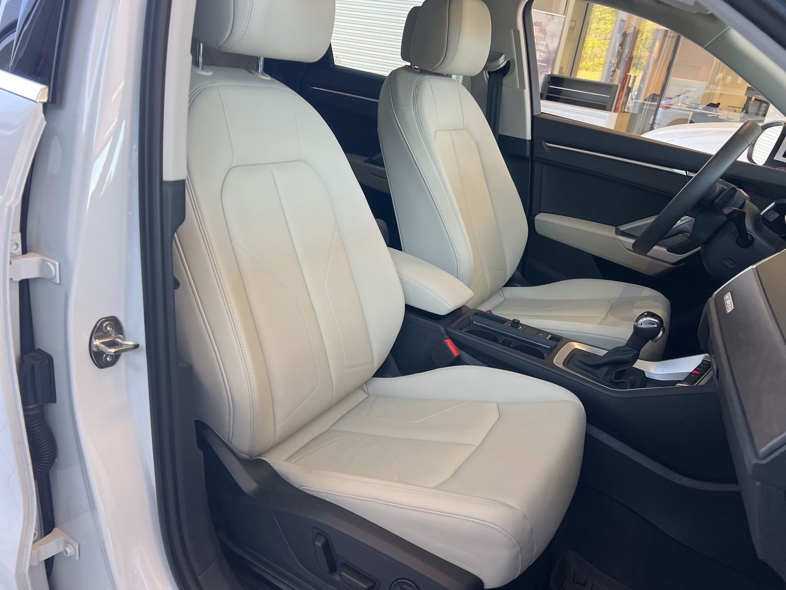 Used 2025 Audi Q3 2.0T Premium Plus w/ Premium Plus Package image 40