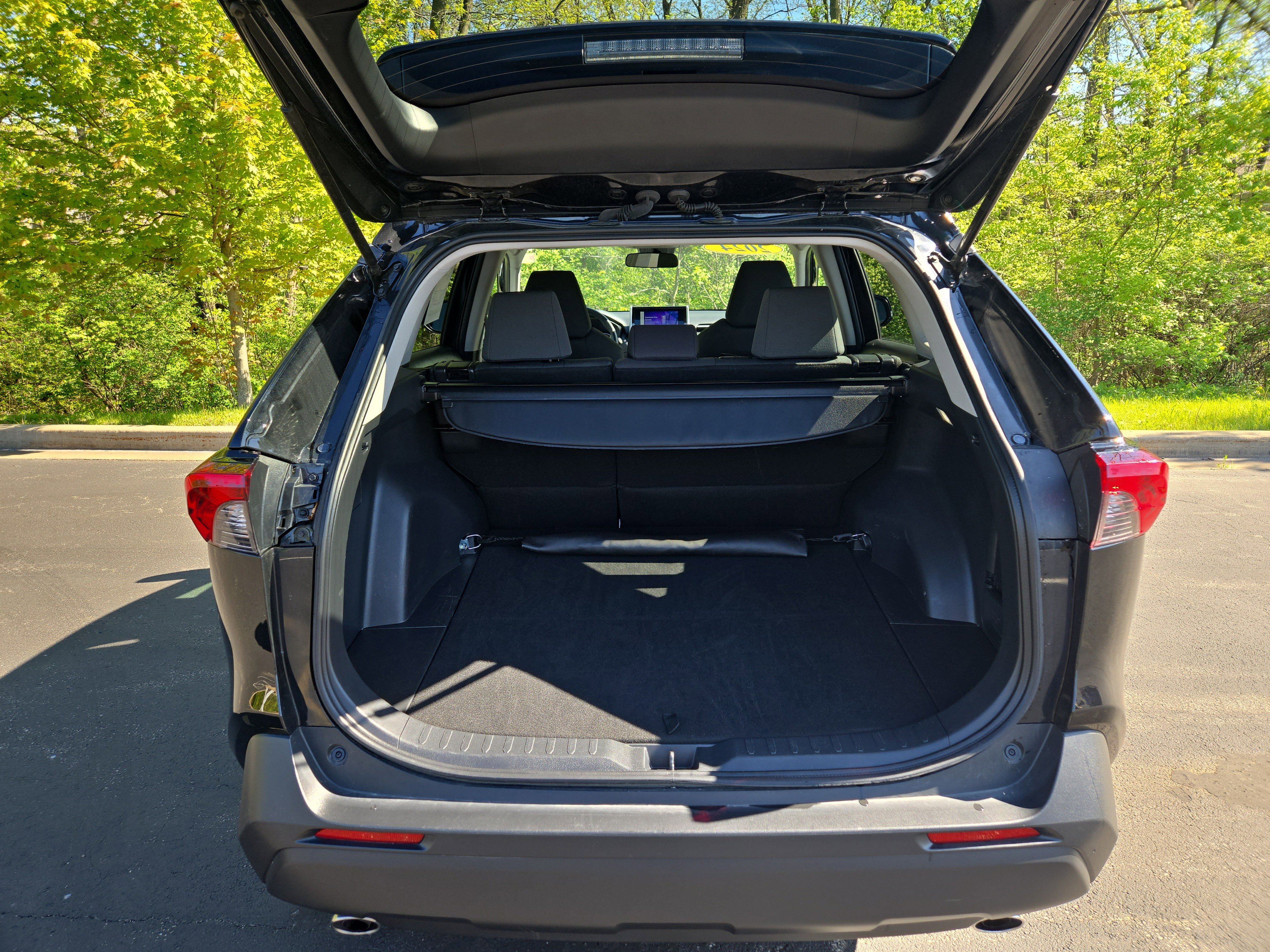 Used 2024 Toyota RAV4 XLE image 9