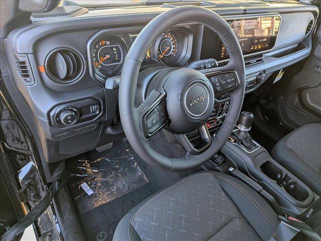 New 2025 Jeep Gladiator Mojave w/ Convenience Group AWD/4WD video 3