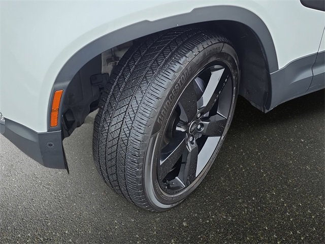 Used 2023 Land Rover Defender 110 SE image 30