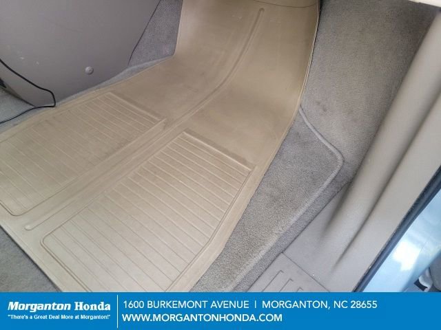 Used 2010 Chrysler Town & Country Limited image 23