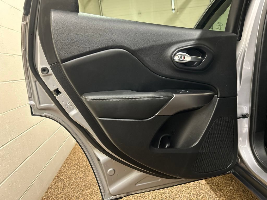 Used 2021 Jeep Cherokee Latitude Lux w/ Sun & Sound Group FWD image 14