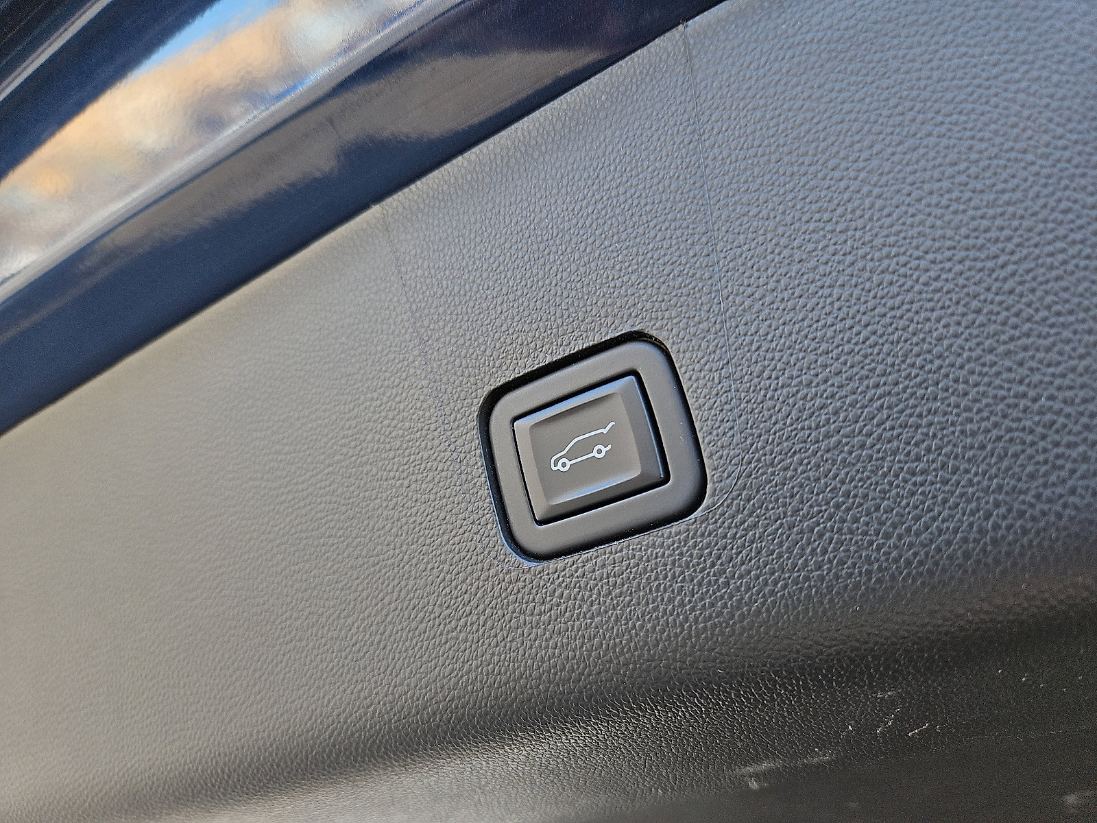 Certified 2023 Chevrolet Traverse LT w/ LT Premium Package image 30