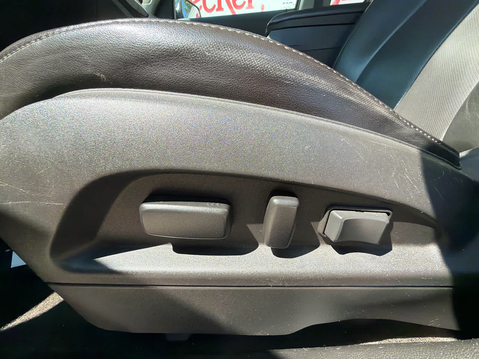 Used 2016 Chevrolet Equinox LTZ w/ Enhanced Convenience Package FWD image 20