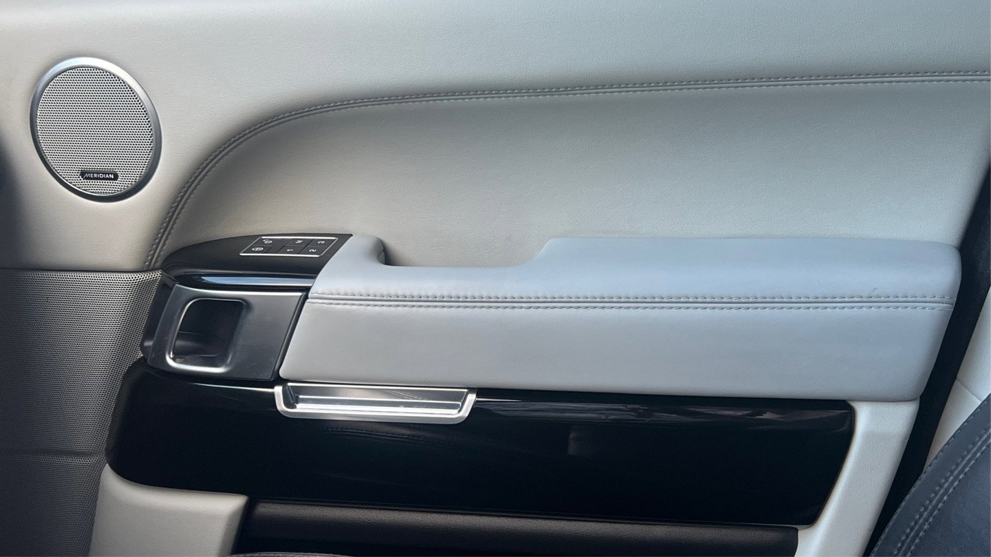 Used 2016 Land Rover Range Rover HSE image 47