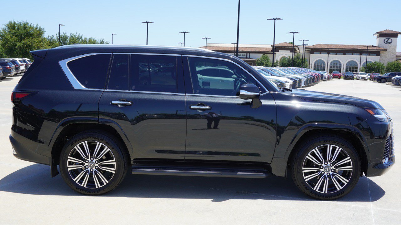 Certified 2026 Lexus LX 600 4WD w/ Accessory Package (Z1) image 4