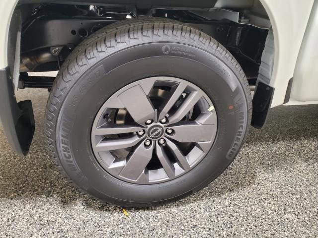 Used 2025 Nissan Frontier SV w/ SV Convenience Package image 5