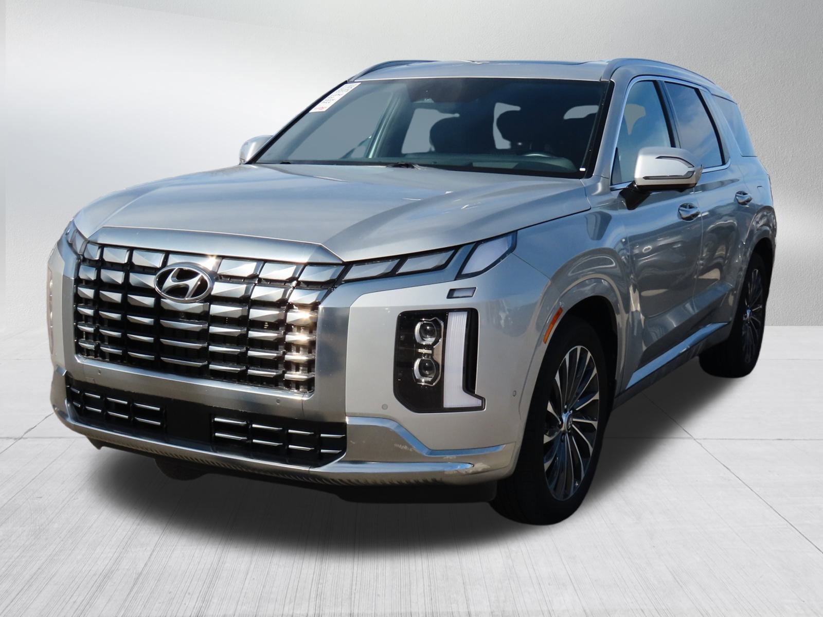 Used 2023 Hyundai Palisade Calligraphy image 3