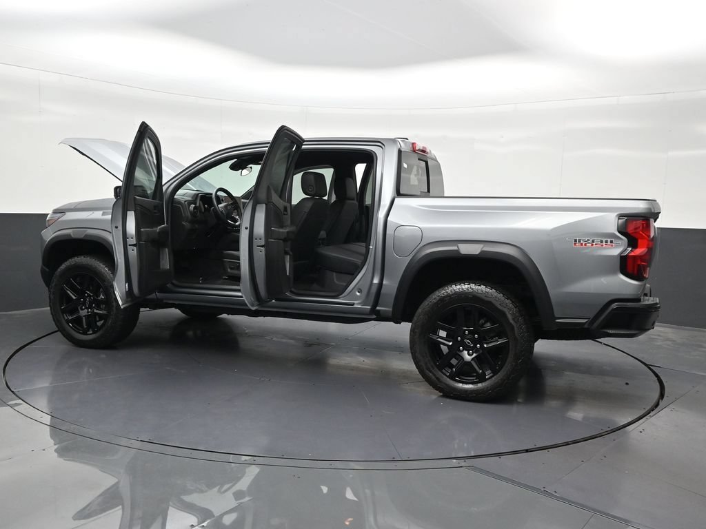 Used 2025 Chevrolet Colorado Trail Boss AWD/4WD image 35