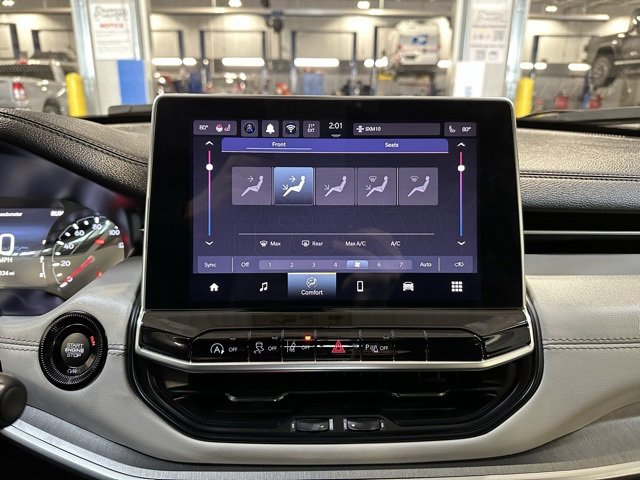 Used 2025 Jeep Compass Limited image 29