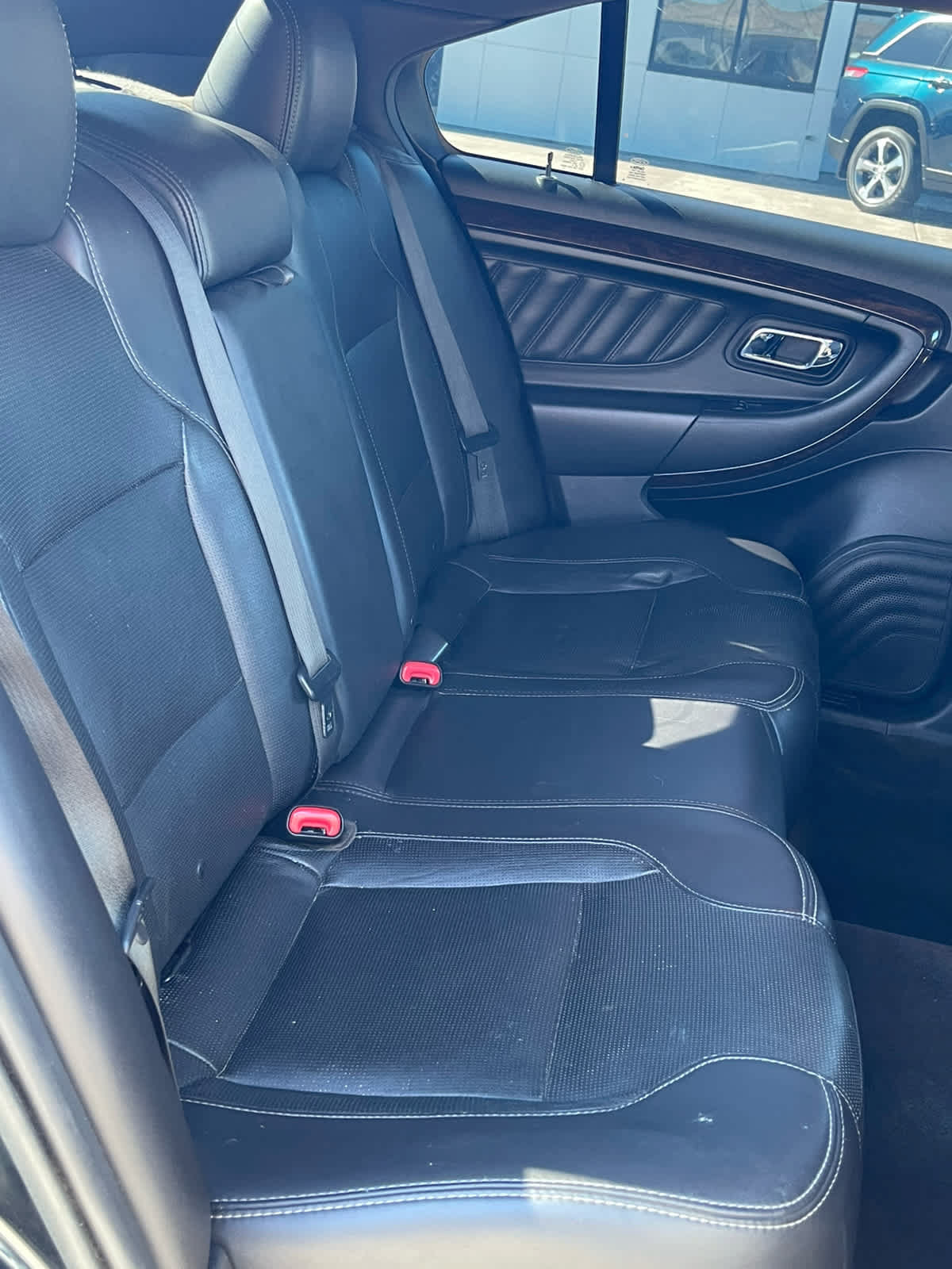 Used 2015 Ford Taurus Limited FWD image 25