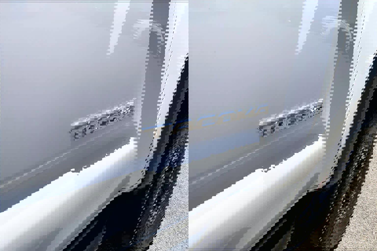 Used 2021 Toyota Tacoma TRD Off-Road w/ Technology Package AWD/4WD image 9