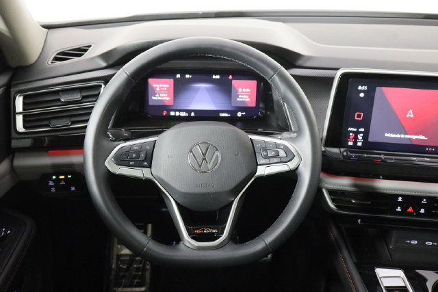 Used 2025 Volkswagen Atlas Peak Edition SE AWD/4WD image 30