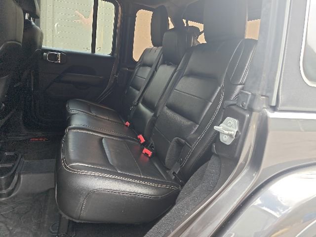 Used 2018 Jeep Wrangler Unlimited Sahara AWD/4WD image 9