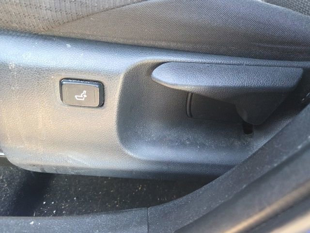 Used 2018 Toyota C-HR XLE FWD image 22