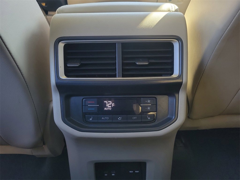 Used 2024 Volkswagen Atlas SEL Premium R-Line image 16