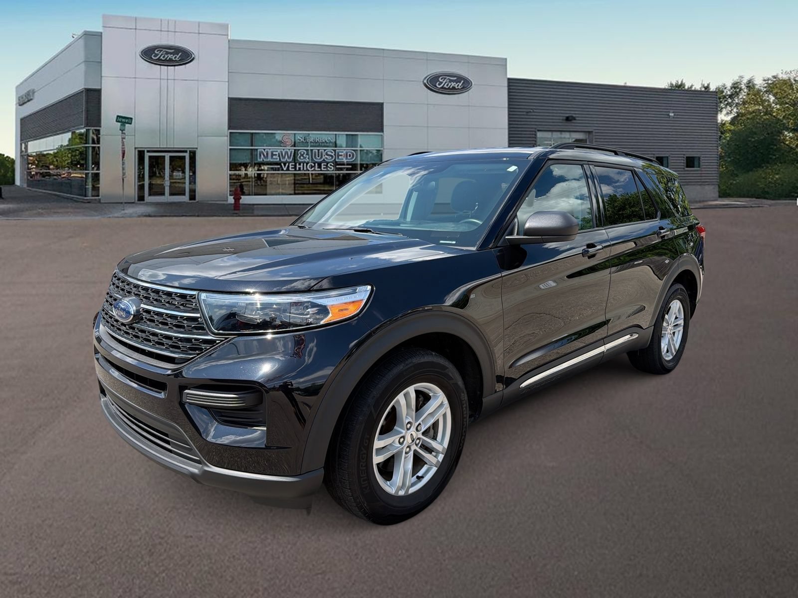Used 2023 Ford Explorer XLT AWD/4WD image 5