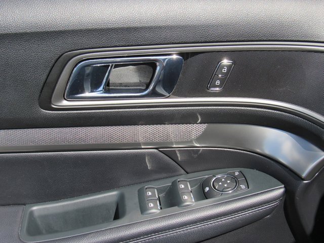 Used 2018 Ford Explorer XLT image 13