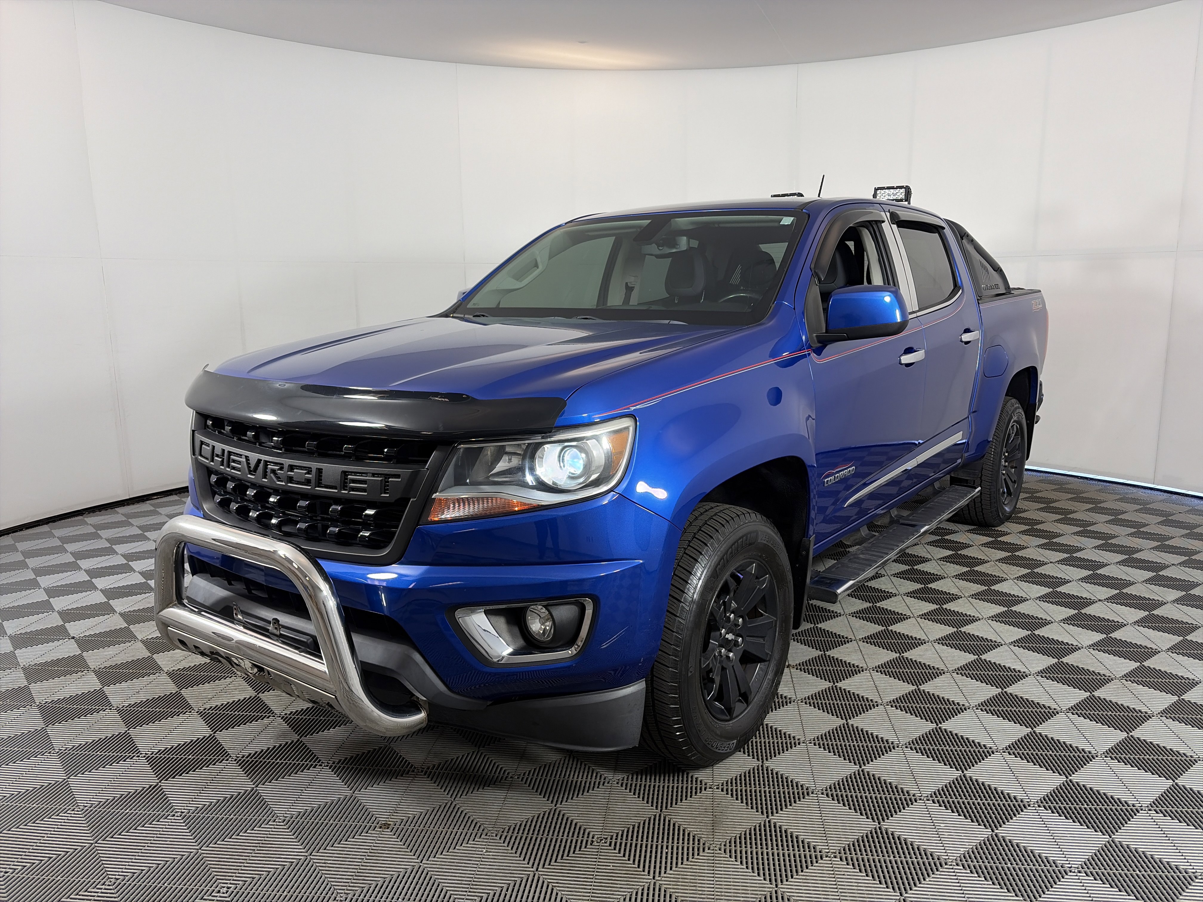 Used 2019 Chevrolet Colorado Z71 AWD/4WD image 2