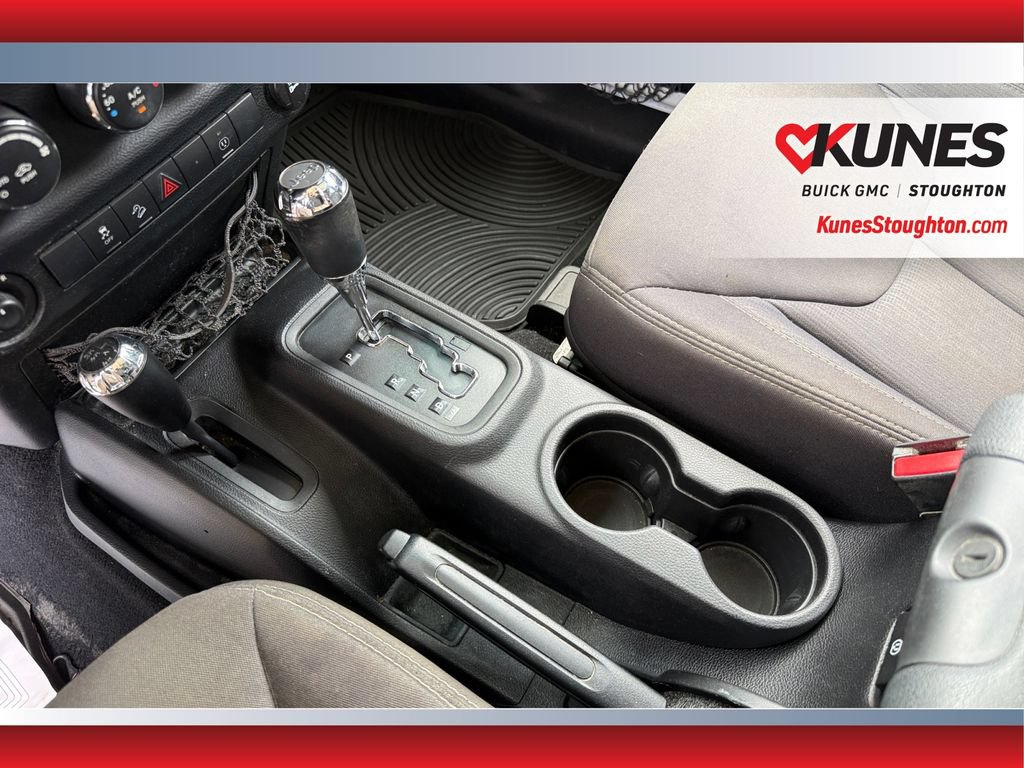 Used 2013 Jeep Wrangler Sahara w/ Dual Top Group AWD/4WD image 29