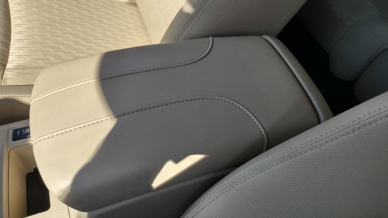 Used 2019 Nissan Rogue SV w/ Premium Package image 36