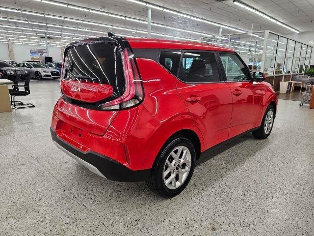 Used 2023 Kia Soul LX FWD image 4
