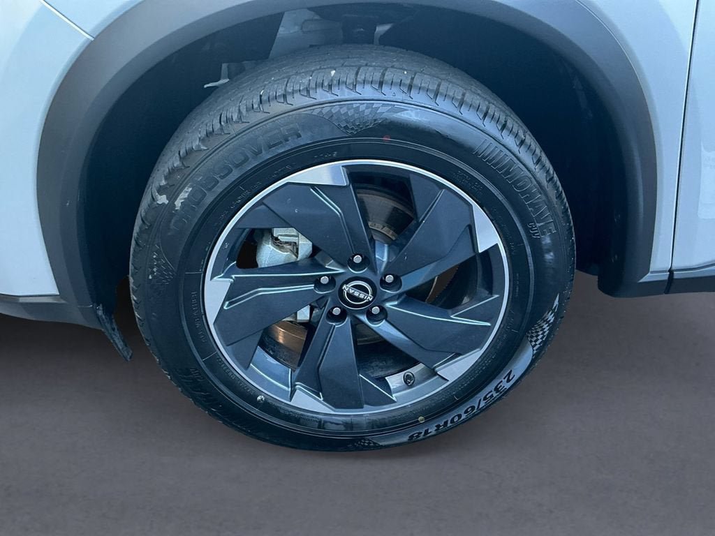 Used 2024 Nissan Rogue SV FWD image 9