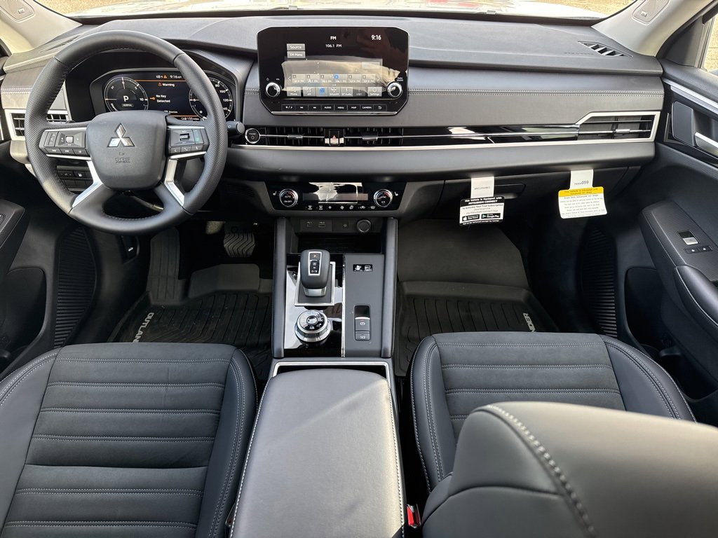 New 2025 Mitsubishi Outlander SE image 21