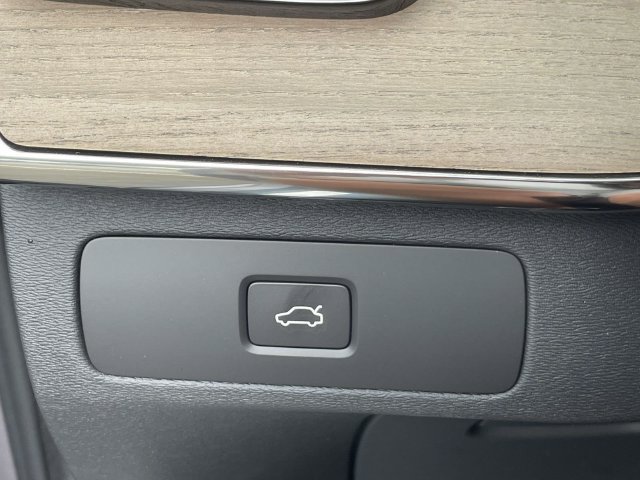 New 2027 Volvo XC90 B6 Plus AWD/4WD image 32
