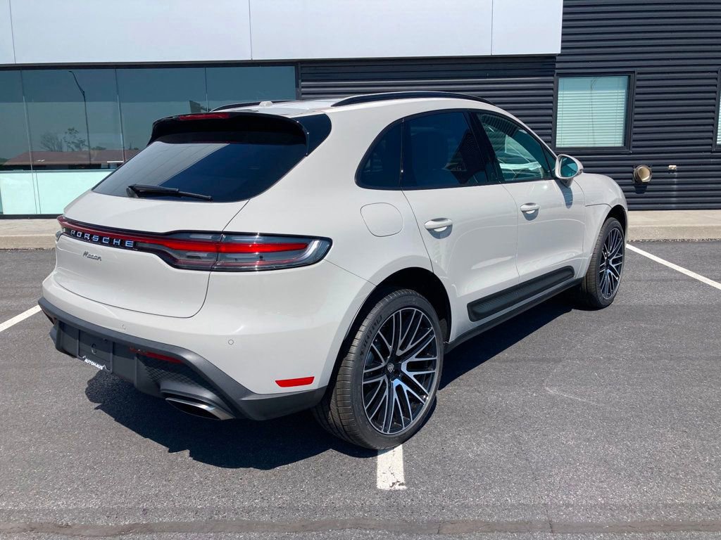 Certified 2025 Porsche Macan image 13