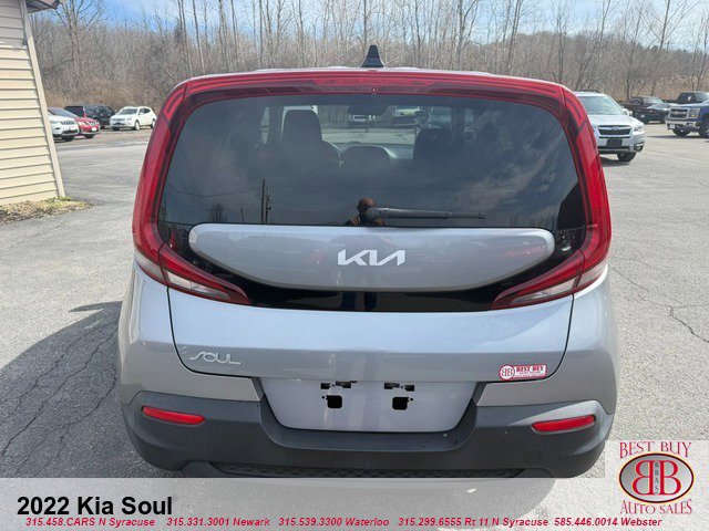 Used 2022 Kia Soul LX w/ Technology Package FWD image 4