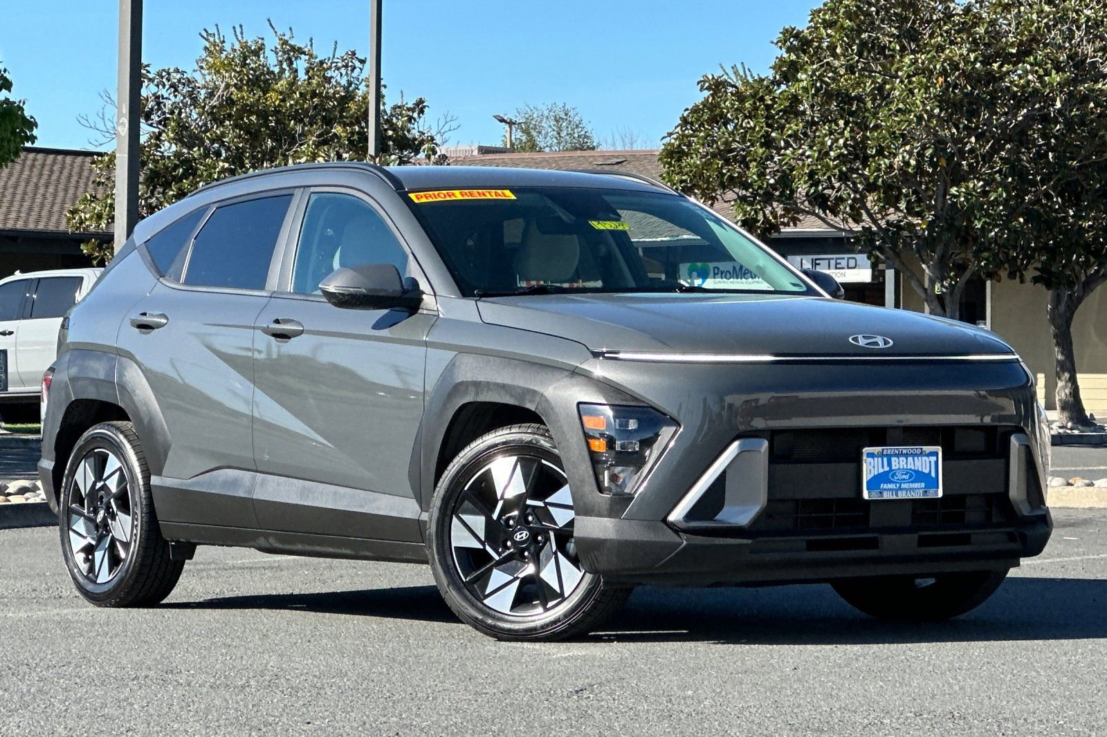 Used 2025 Hyundai Kona SEL image 2