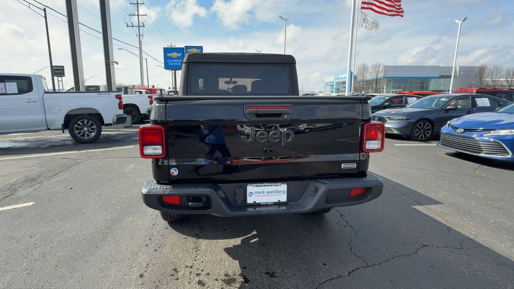 Used 2022 Jeep Gladiator Overland w/ Cold Weather Group image 7