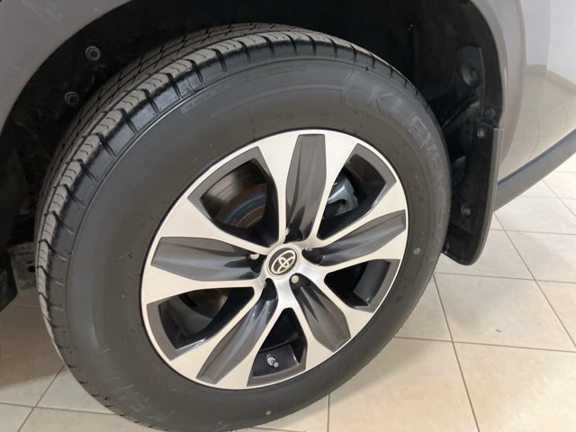 Used 2020 Toyota Highlander XLE image 33