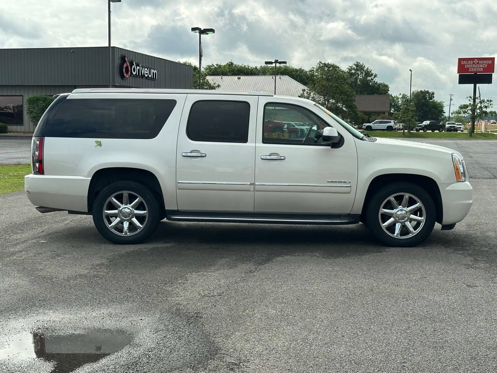 Used 2011 GMC Yukon XL Denali RWD image 4