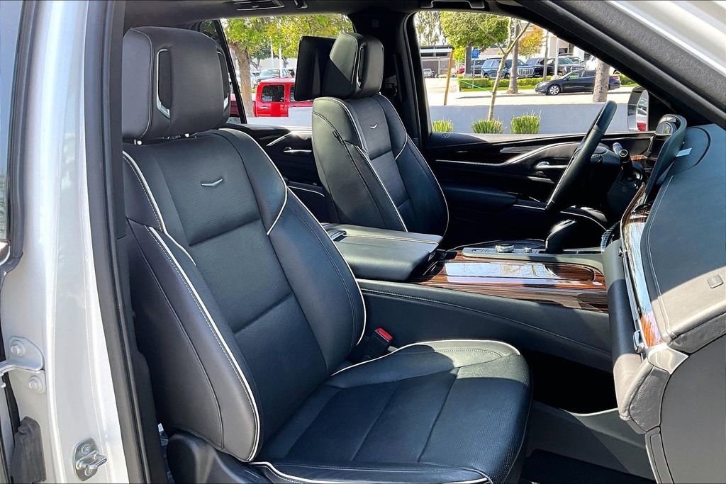 Used 2021 Cadillac Escalade Premium Luxury RWD image 9