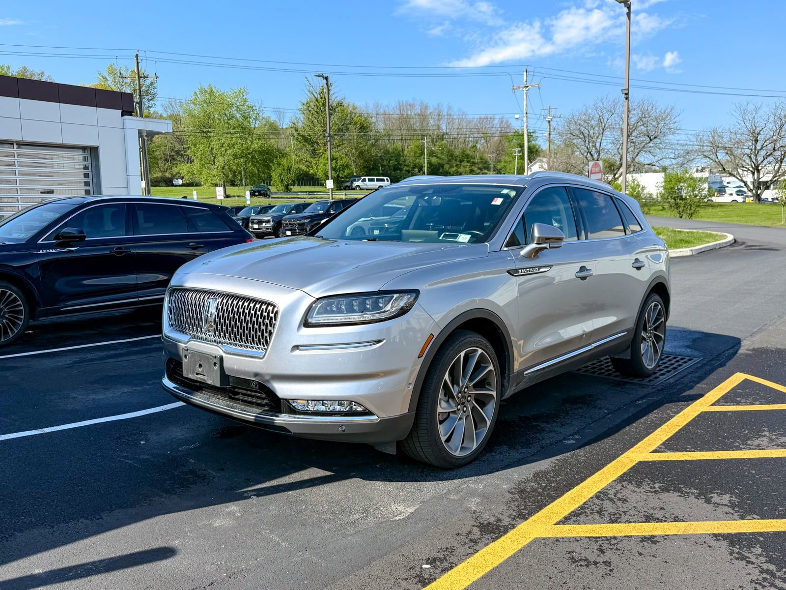 Used 2023 Lincoln Nautilus Reserve w/ Equipment Group 202A AWD/4WD image 2