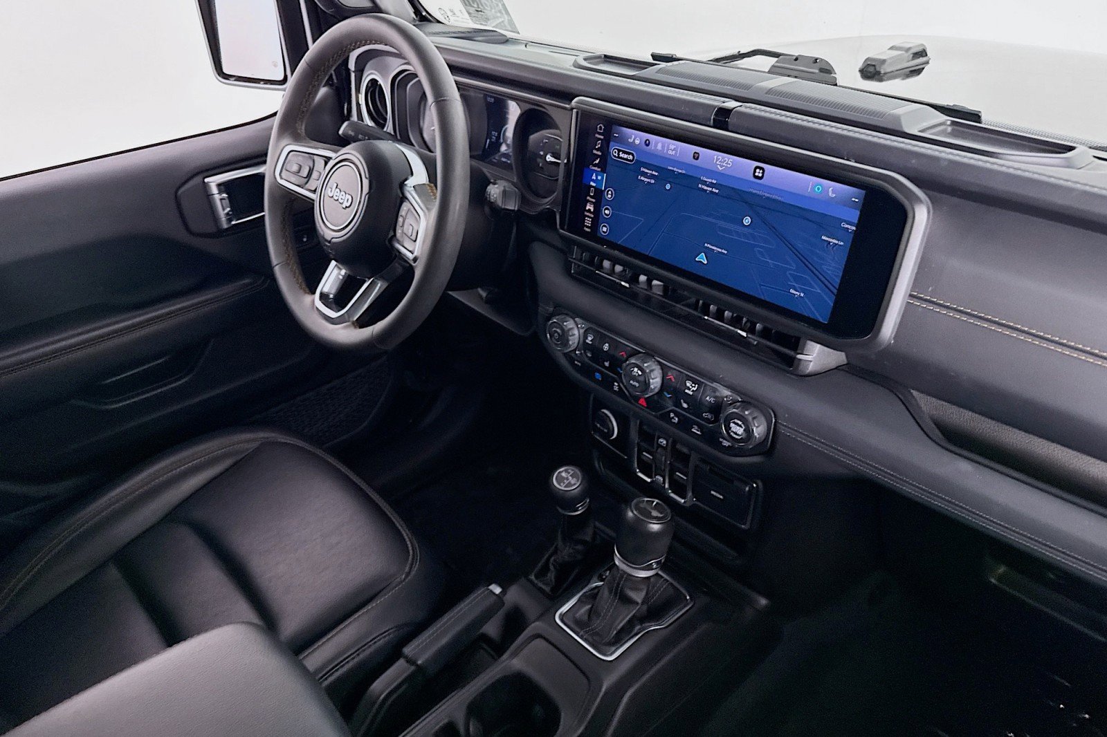 Used 2024 Jeep Wrangler Unlimited Sahara w/ Technology Group AWD/4WD image 15