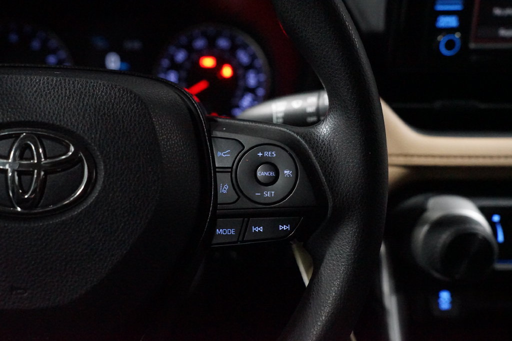 Certified 2020 Toyota RAV4 LE FWD image 13