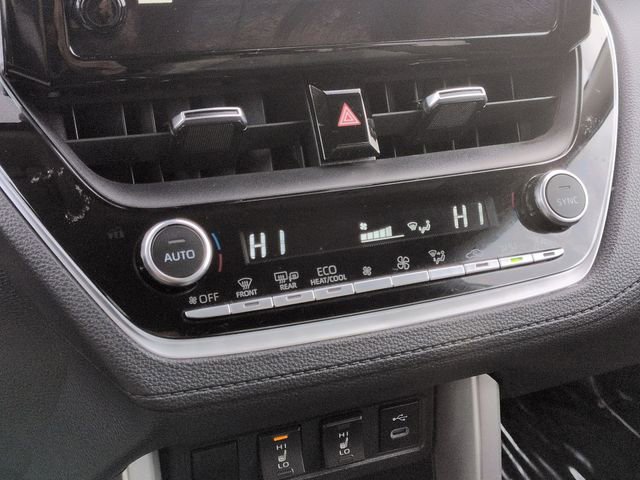 Used 2023 Toyota Corolla Cross XLE image 19